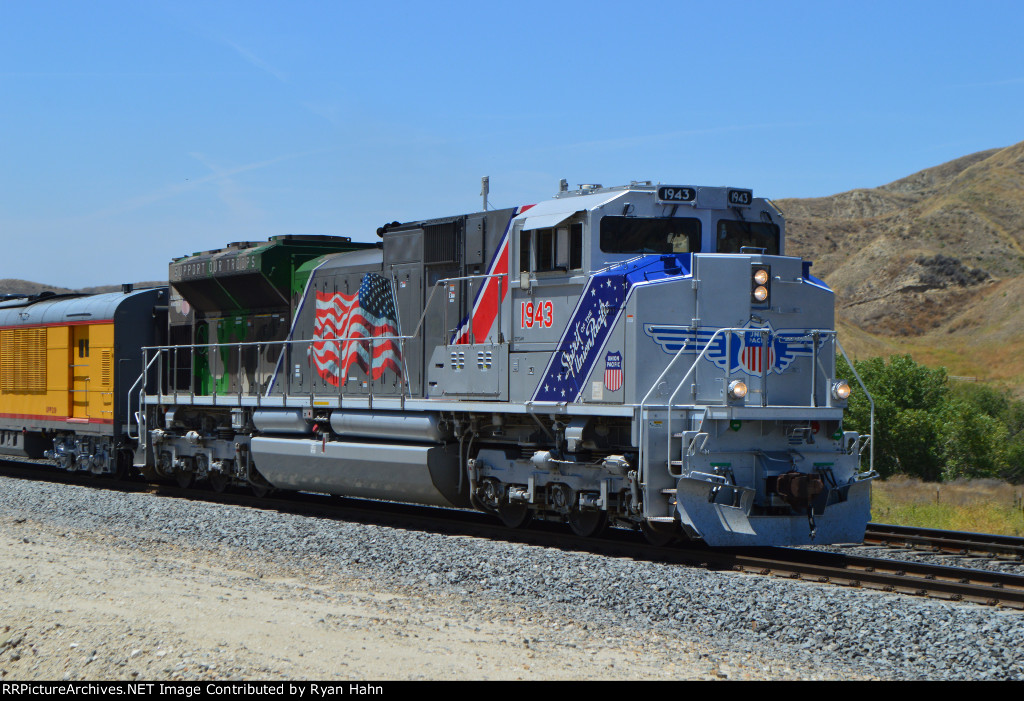 UP 1943 in San Timoteo Canyon 